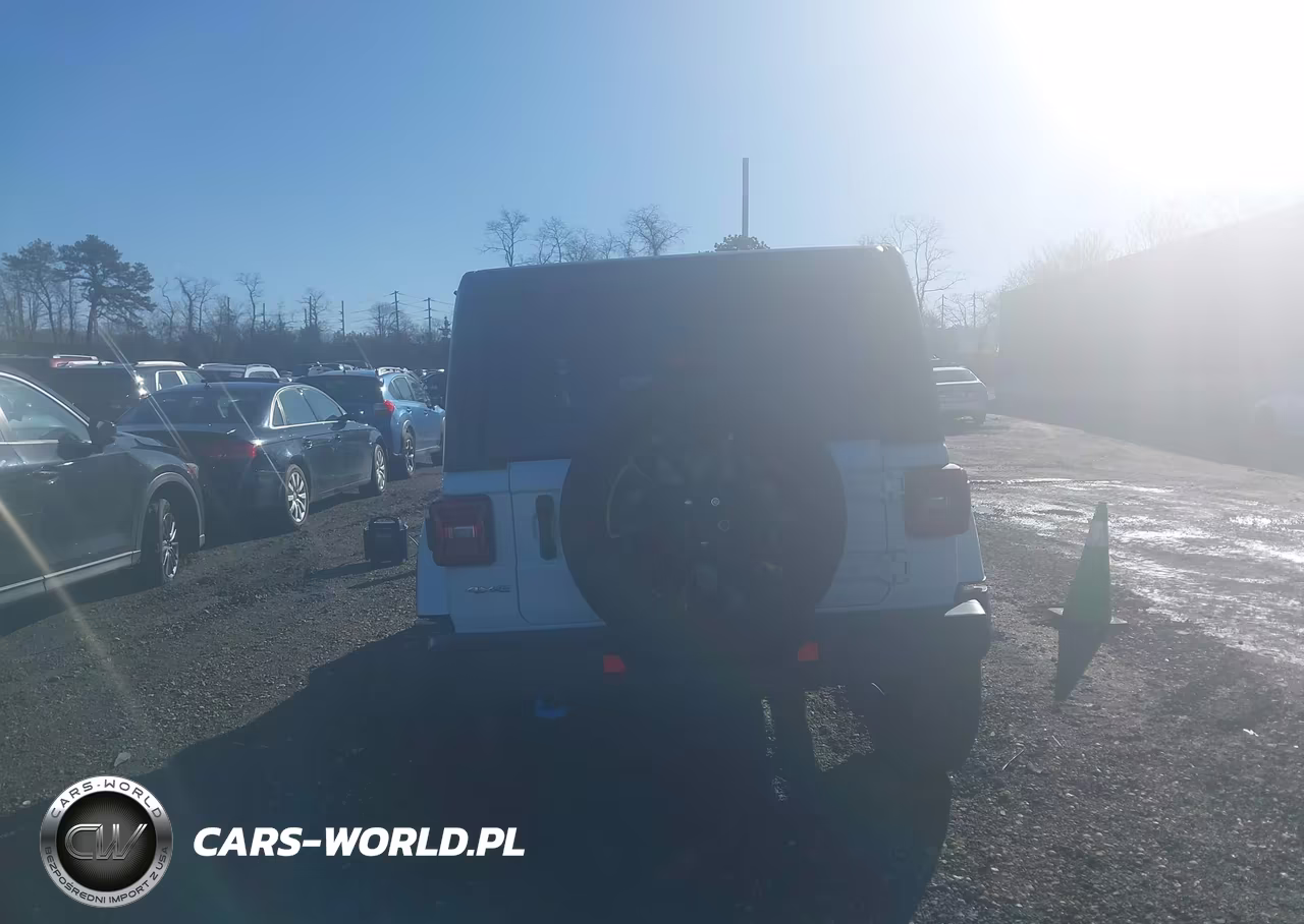 2023 Jeep Wrangler 4Xe Sahara 4X4 VIN:1C4JJXP69PW557369 - 16
