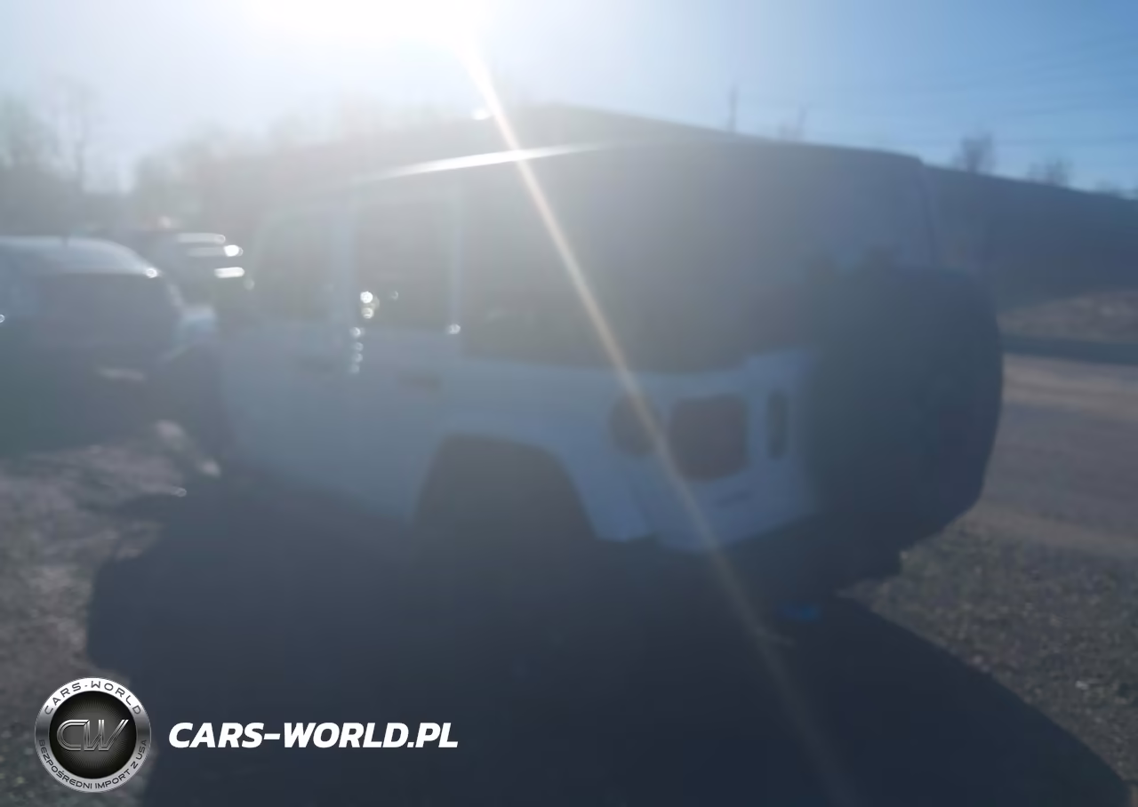 2023 Jeep Wrangler 4Xe Sahara 4X4 VIN:1C4JJXP69PW557369 - 3
