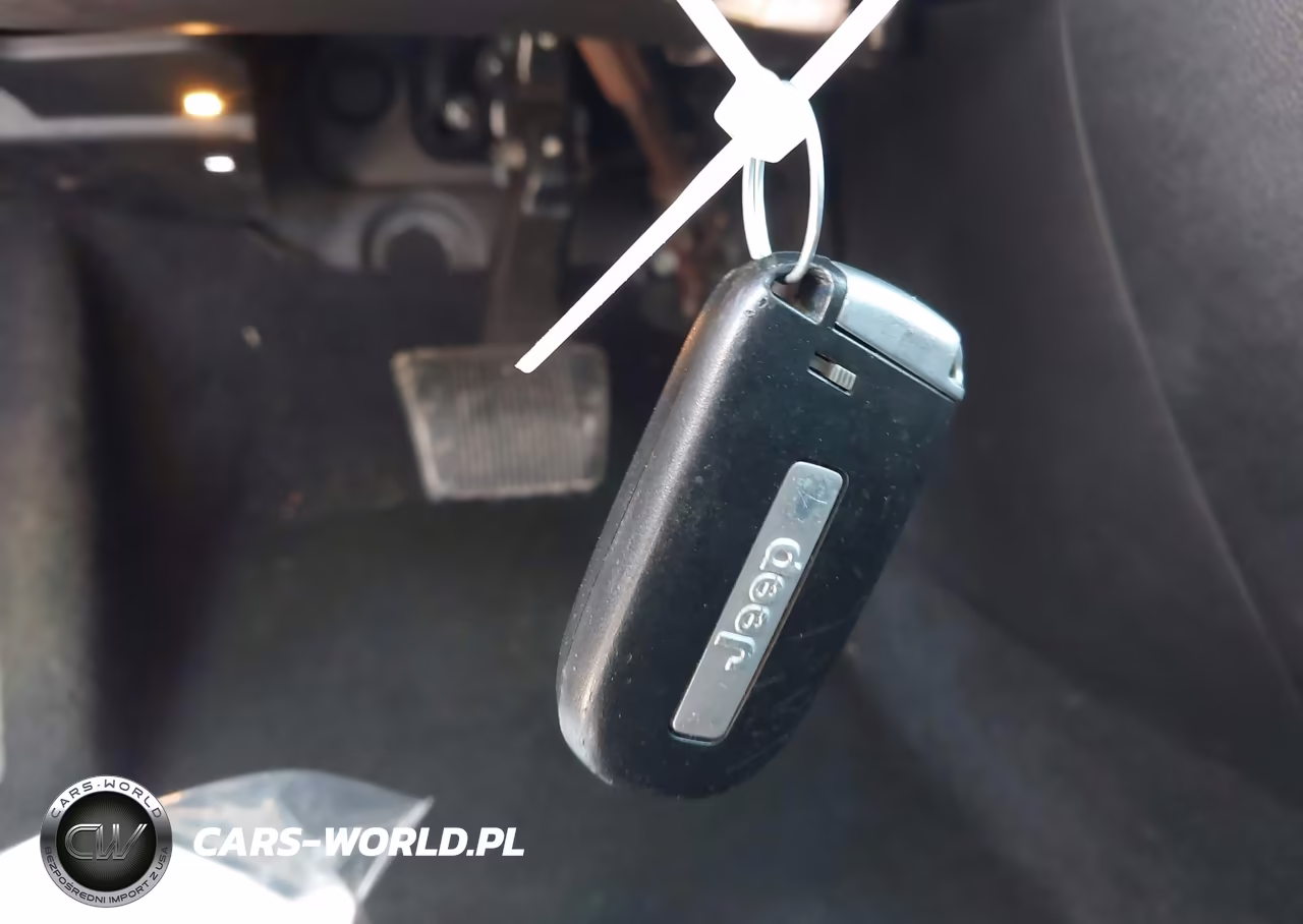 2019 Jeep Cherokee Altitude 4X4 VIN:1C4PJMLB9KD299113 - 11