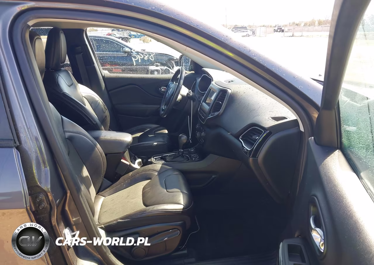 2019 Jeep Cherokee Altitude 4X4 VIN:1C4PJMLB9KD299113 - 5