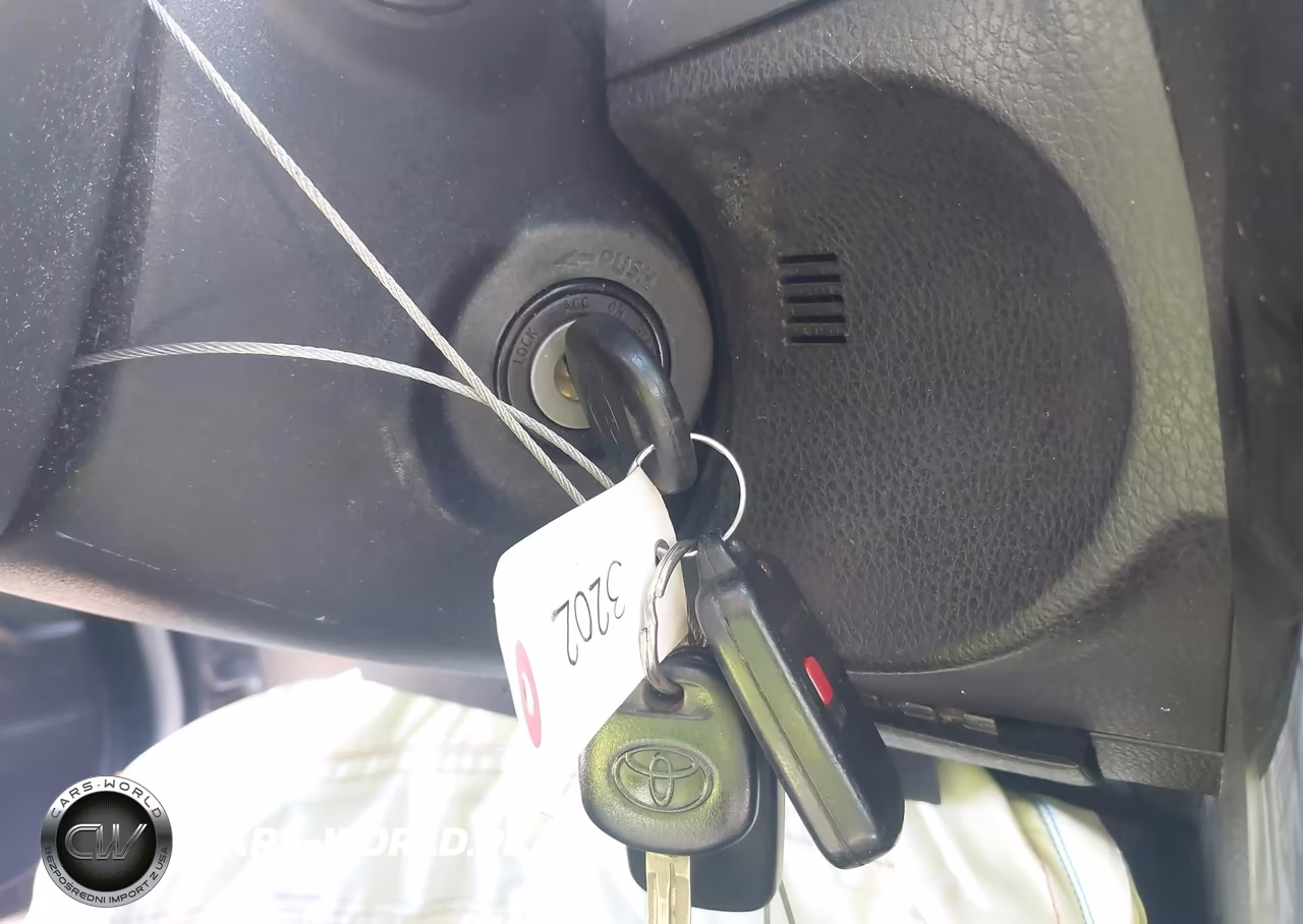 2017 Toyota Corolla L VIN:5YFBURHEXHP713202 - 11