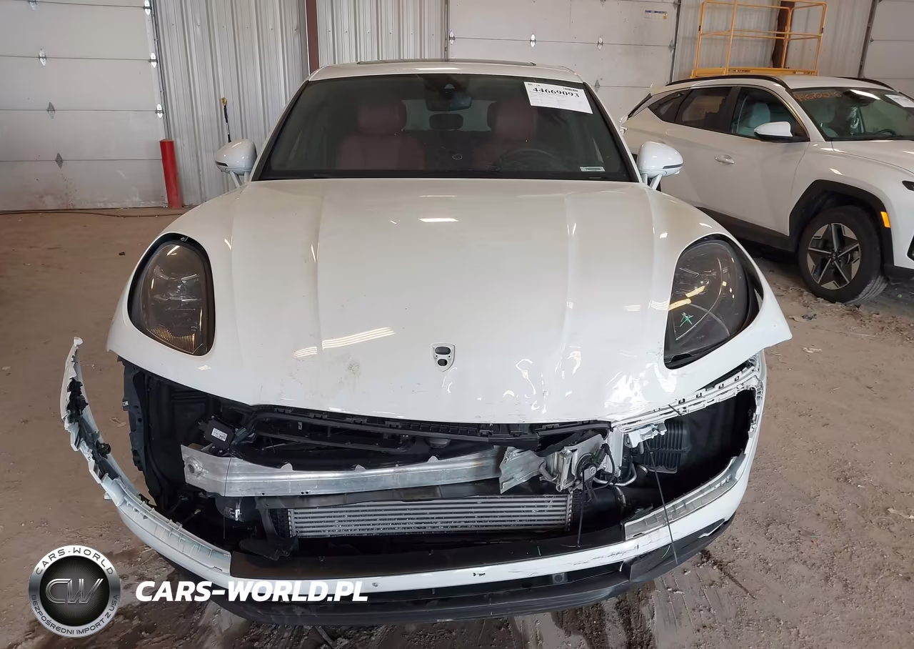 2023 Porsche Macan T VIN:WP1AA2A5XPLB05160 - 12