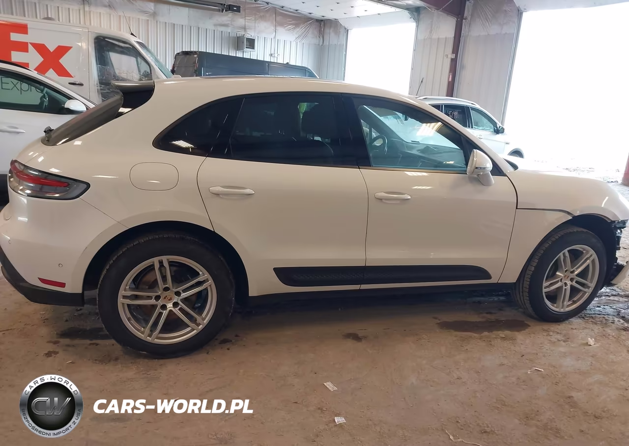 2023 Porsche Macan T VIN:WP1AA2A5XPLB05160 - 13