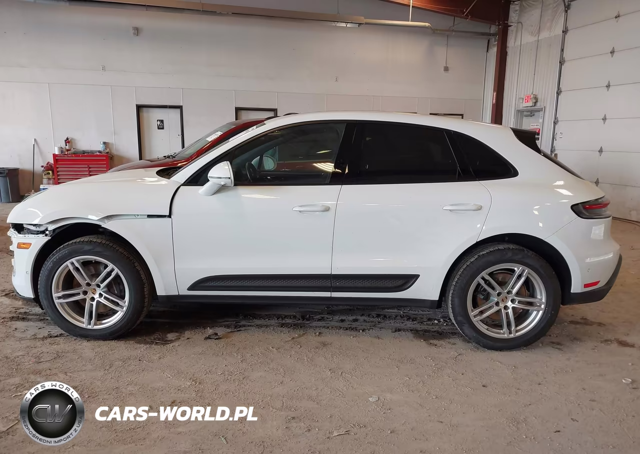 2023 Porsche Macan T VIN:WP1AA2A5XPLB05160 - 14