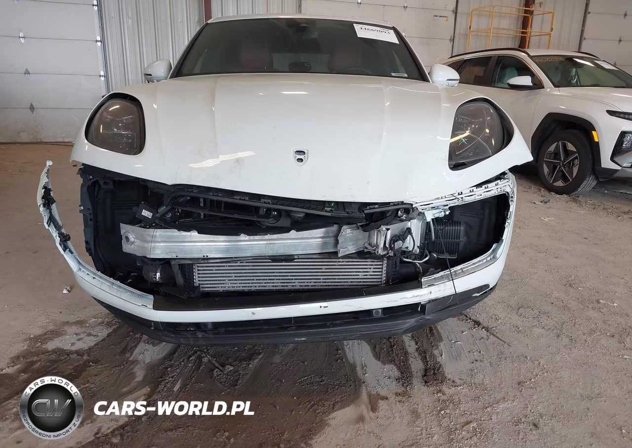 2023 Porsche Macan T VIN:WP1AA2A5XPLB05160 - 6