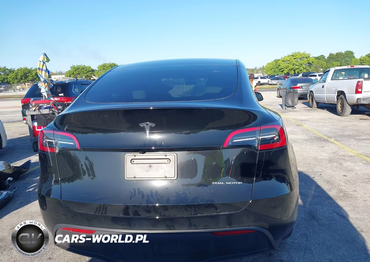 2024 Tesla Model Y Long Range Dual Motor All-Wheel Drive VIN:7SAYGAEEXRF201172 - 17