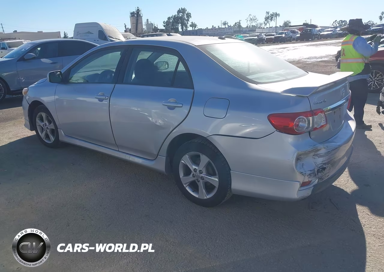 2011 Toyota Corolla S VIN:2T1BU4EE9BC568359 - 3