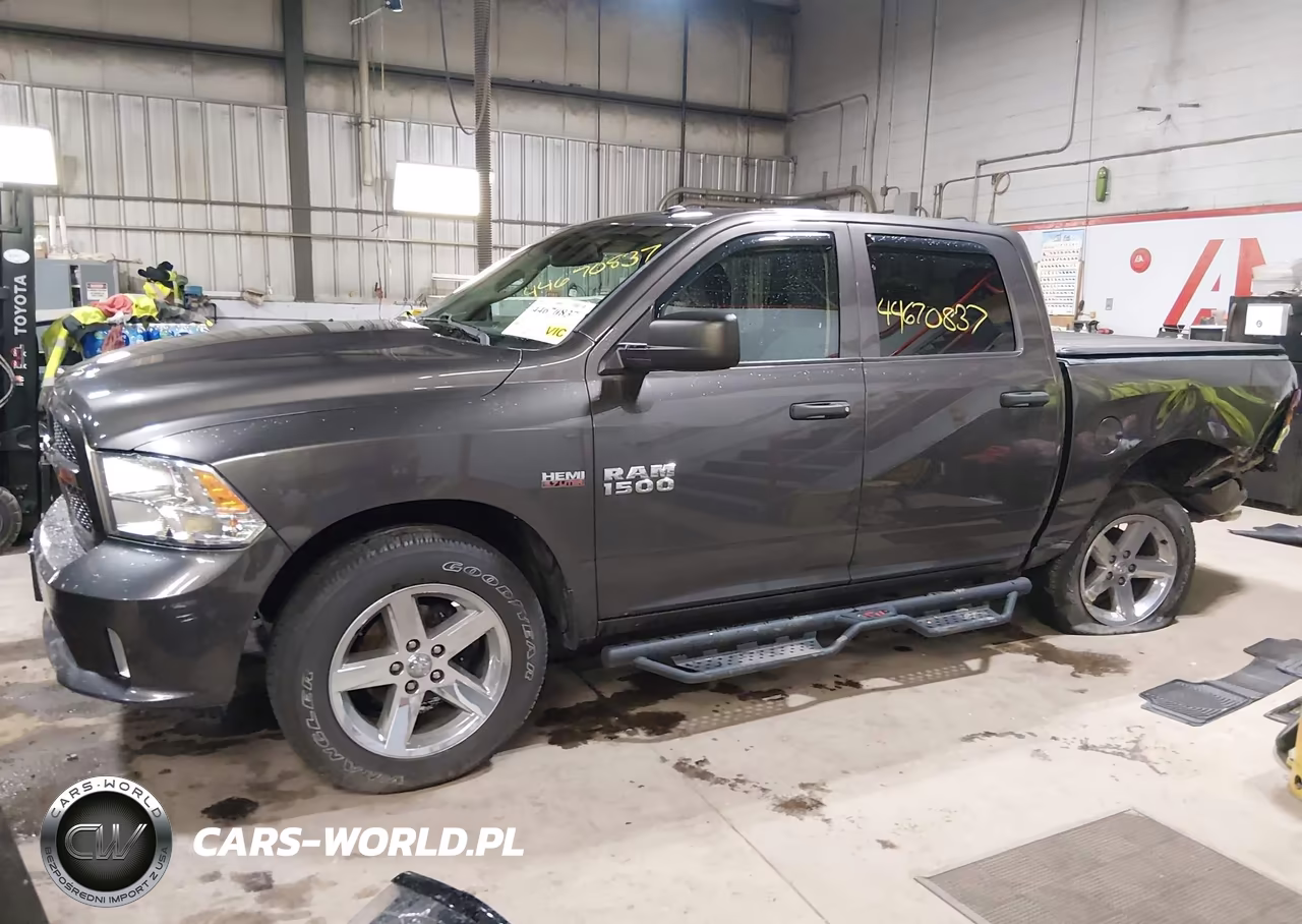 2017 Ram 1500 Express 4X4 5'7 Box VIN:3C6RR7KT0HG582483 - 13