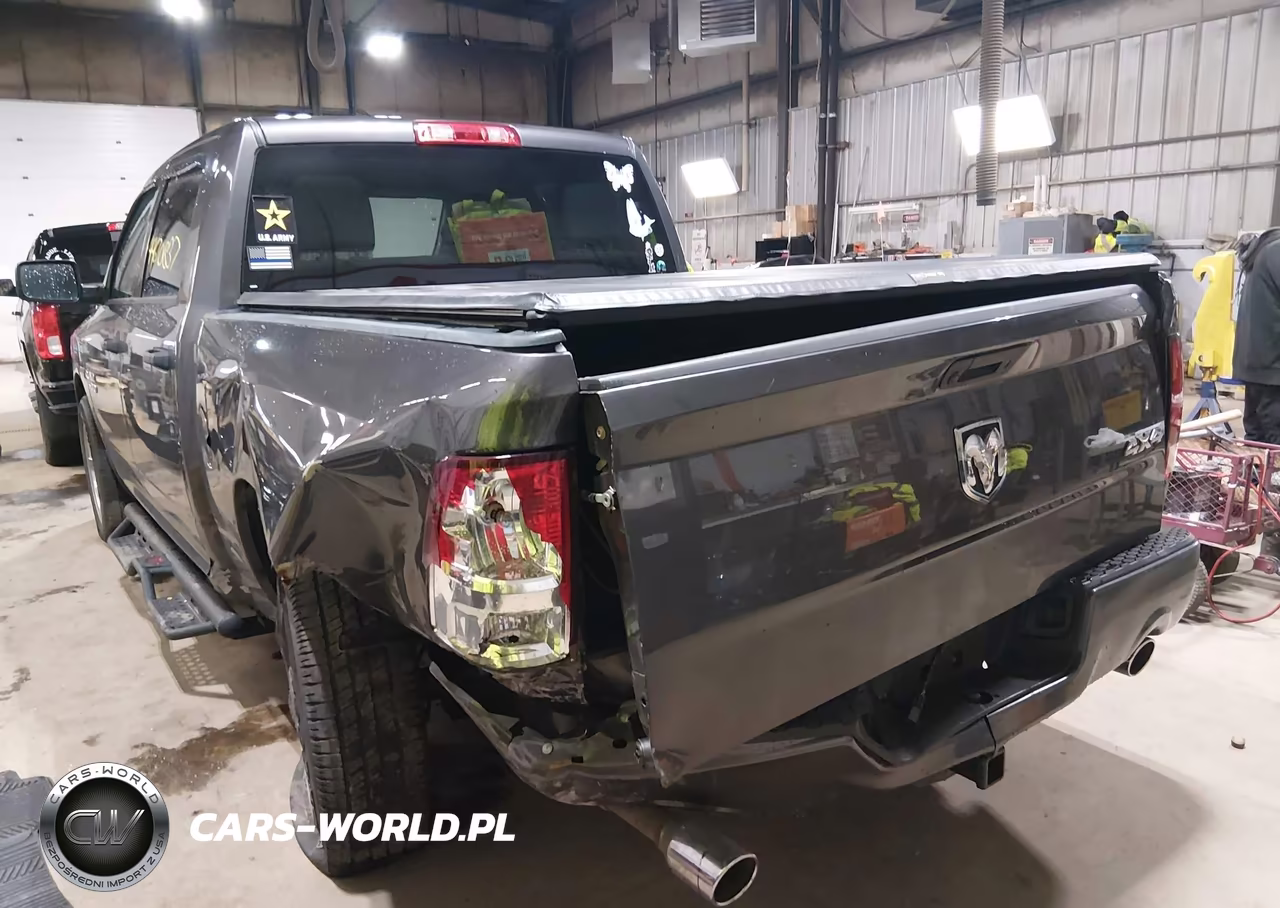 2017 Ram 1500 Express 4X4 5'7 Box VIN:3C6RR7KT0HG582483 - 3