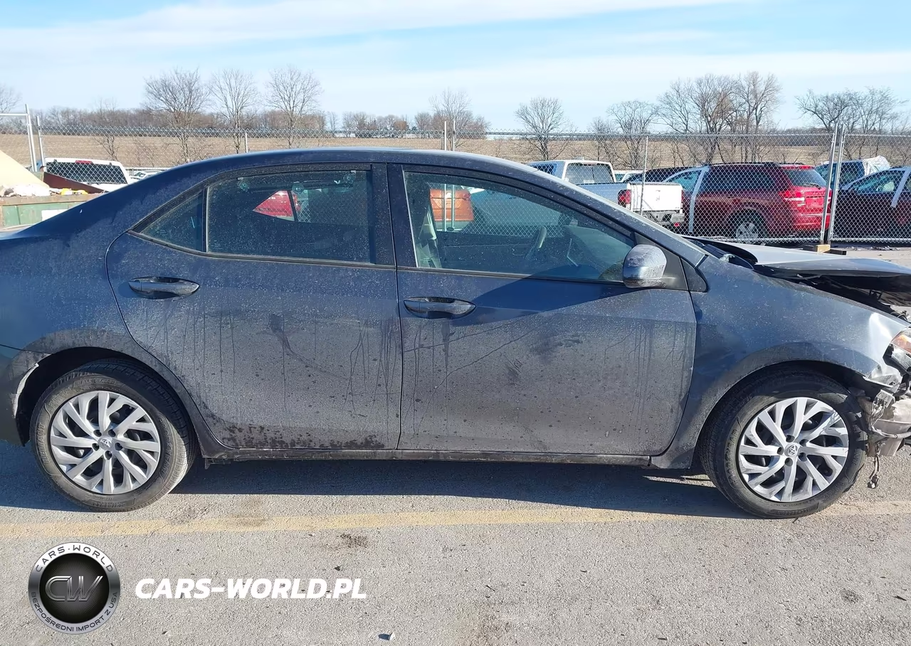 2018 Toyota Corolla Le VIN:5YFBURHE7JP750052 - 14