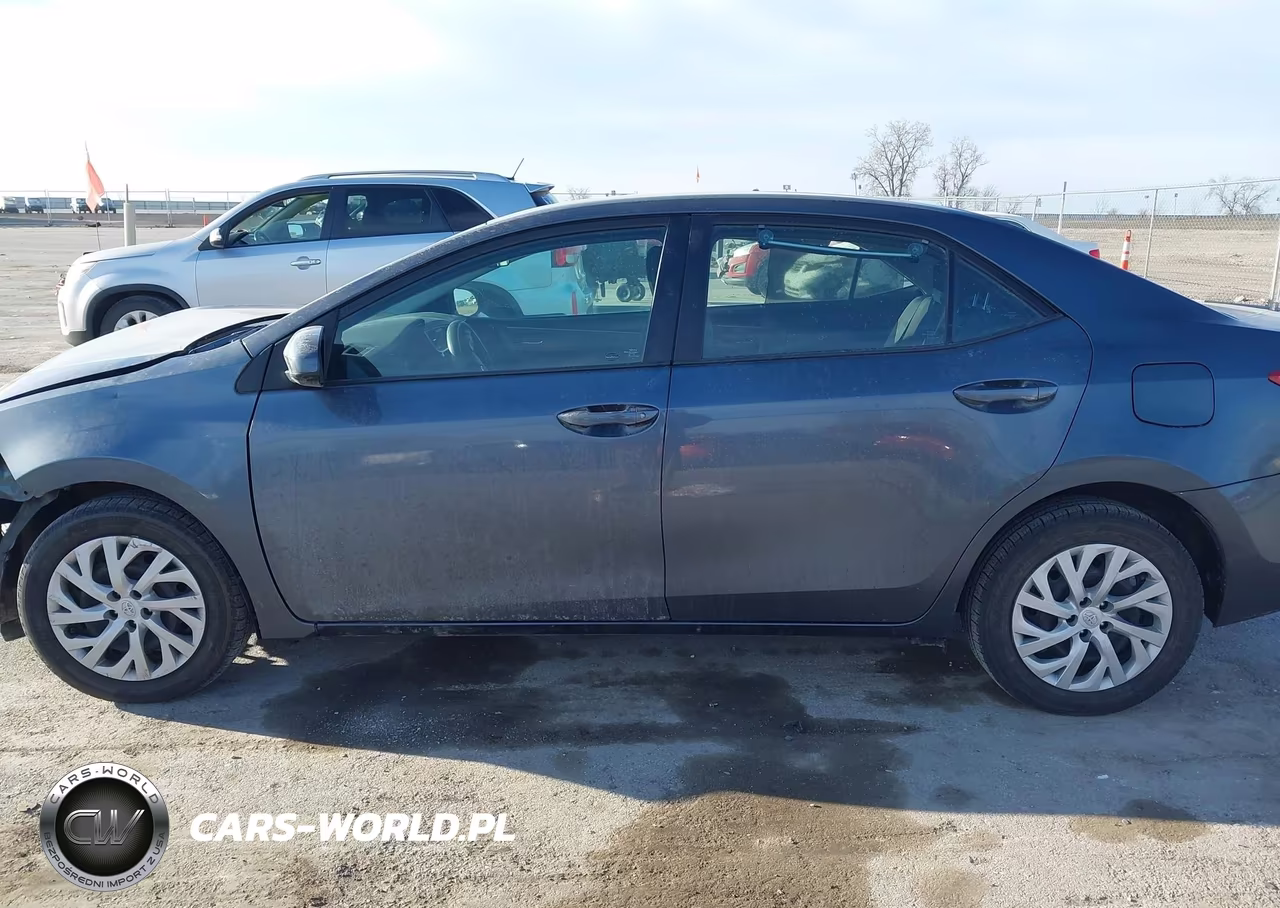 2018 Toyota Corolla Le VIN:5YFBURHE7JP750052 - 15