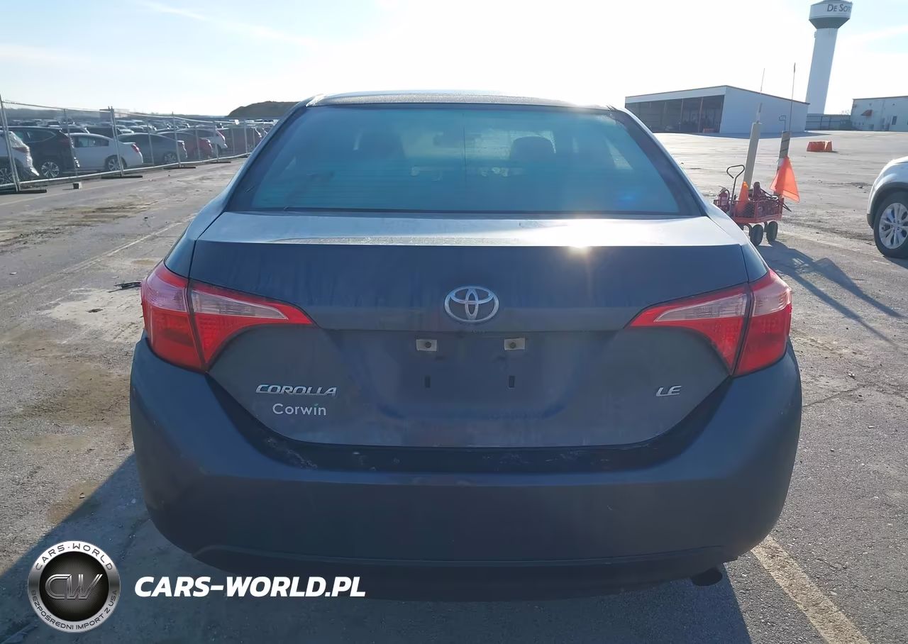 2018 Toyota Corolla Le VIN:5YFBURHE7JP750052 - 17