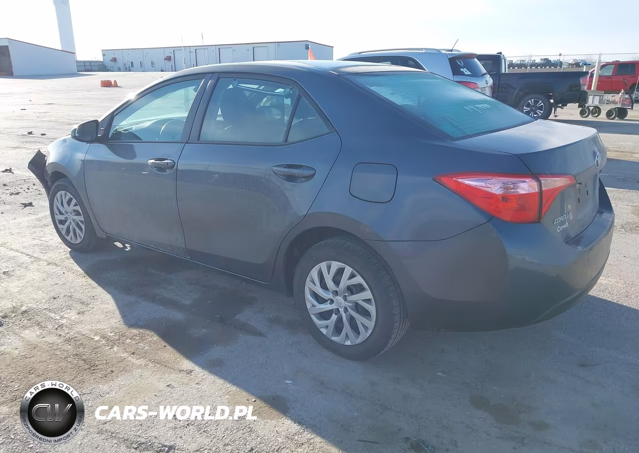 2018 Toyota Corolla Le VIN:5YFBURHE7JP750052 - 3