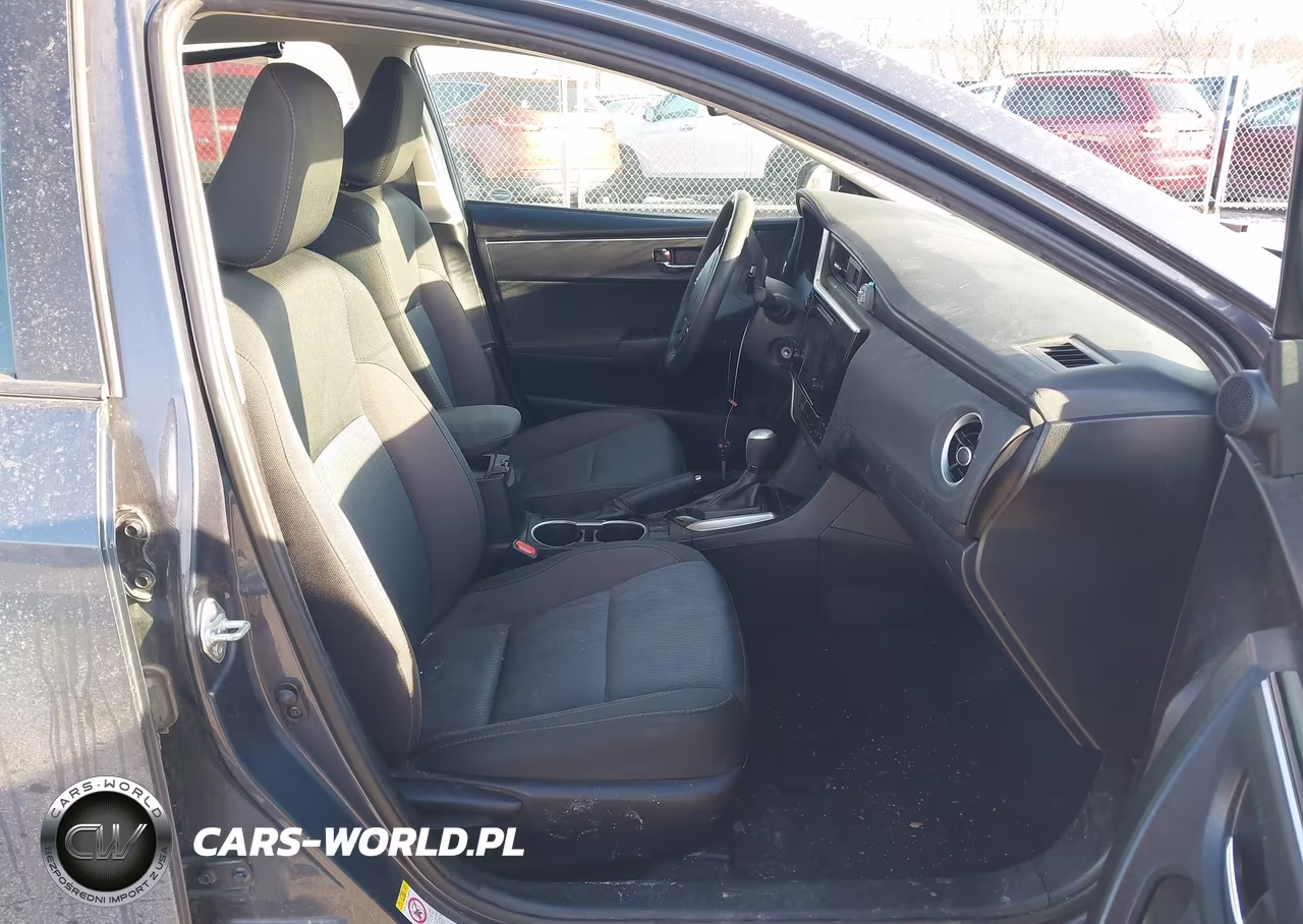 2018 Toyota Corolla Le VIN:5YFBURHE7JP750052 - 5