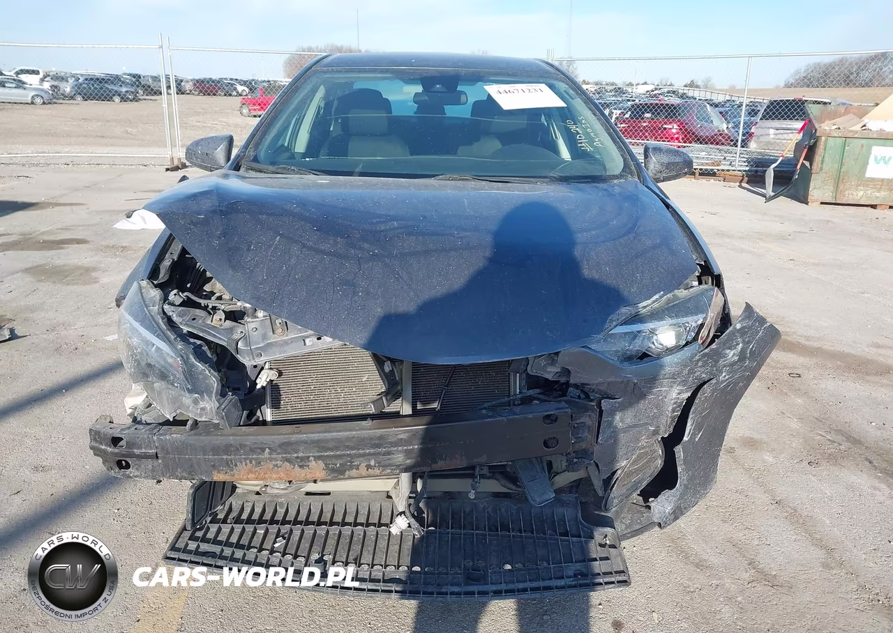2018 Toyota Corolla Le VIN:5YFBURHE7JP750052 - 6