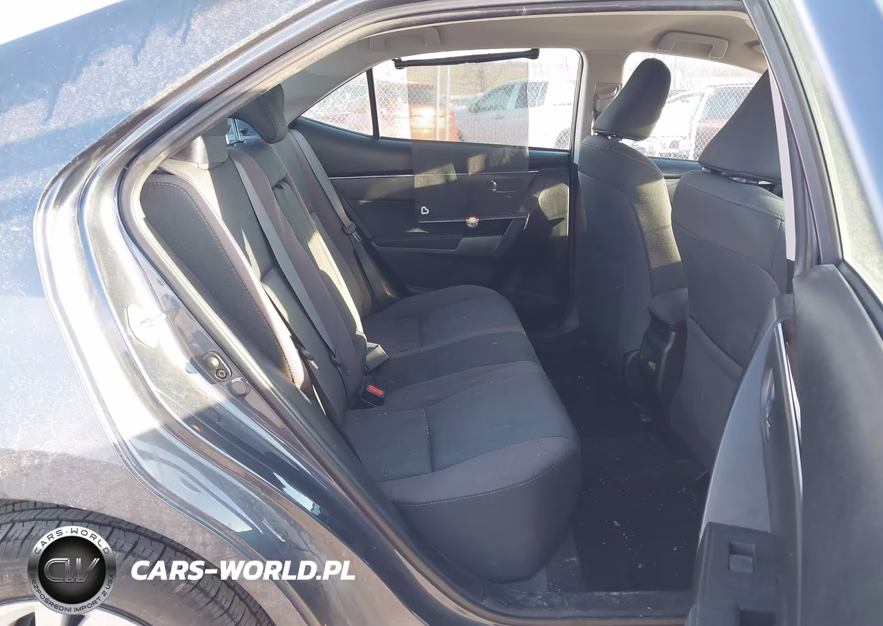2018 Toyota Corolla Le VIN:5YFBURHE7JP750052 - 8