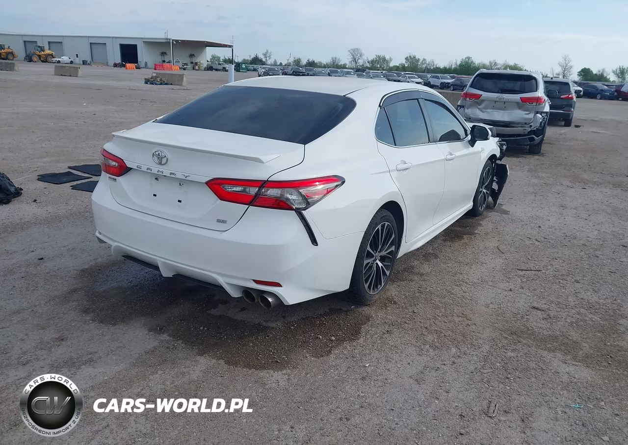 2018 Toyota Camry Se VIN:JTNB11HK6J3032996 - 4