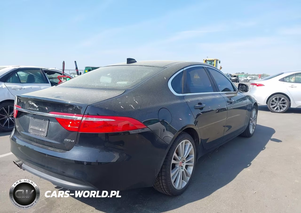 2017 Jaguar Xf 20D Prestige VIN:SAJBE4BN4HCY44547 - 4