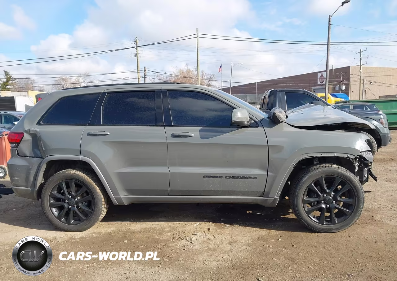 2020 Jeep Grand Cherokee Altitude 4X4 VIN:1C4RJFAG4LC363651 - 13