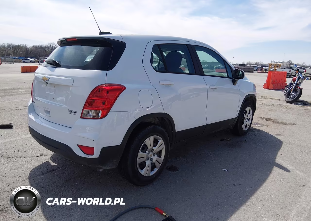 2018 Chevrolet Trax Ls VIN:KL7CJKSB8JB573834 - 4