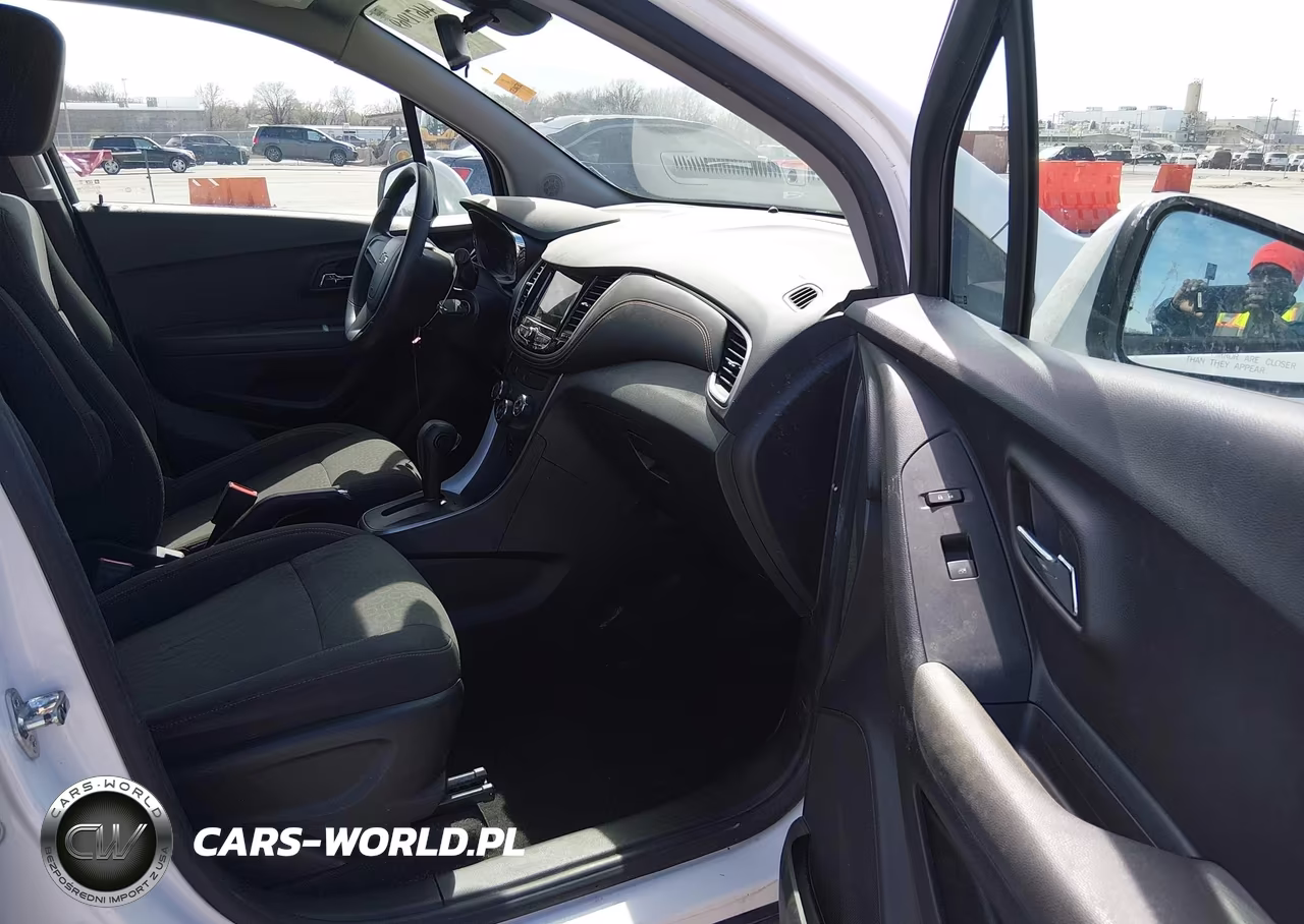 2018 Chevrolet Trax Ls VIN:KL7CJKSB8JB573834 - 5