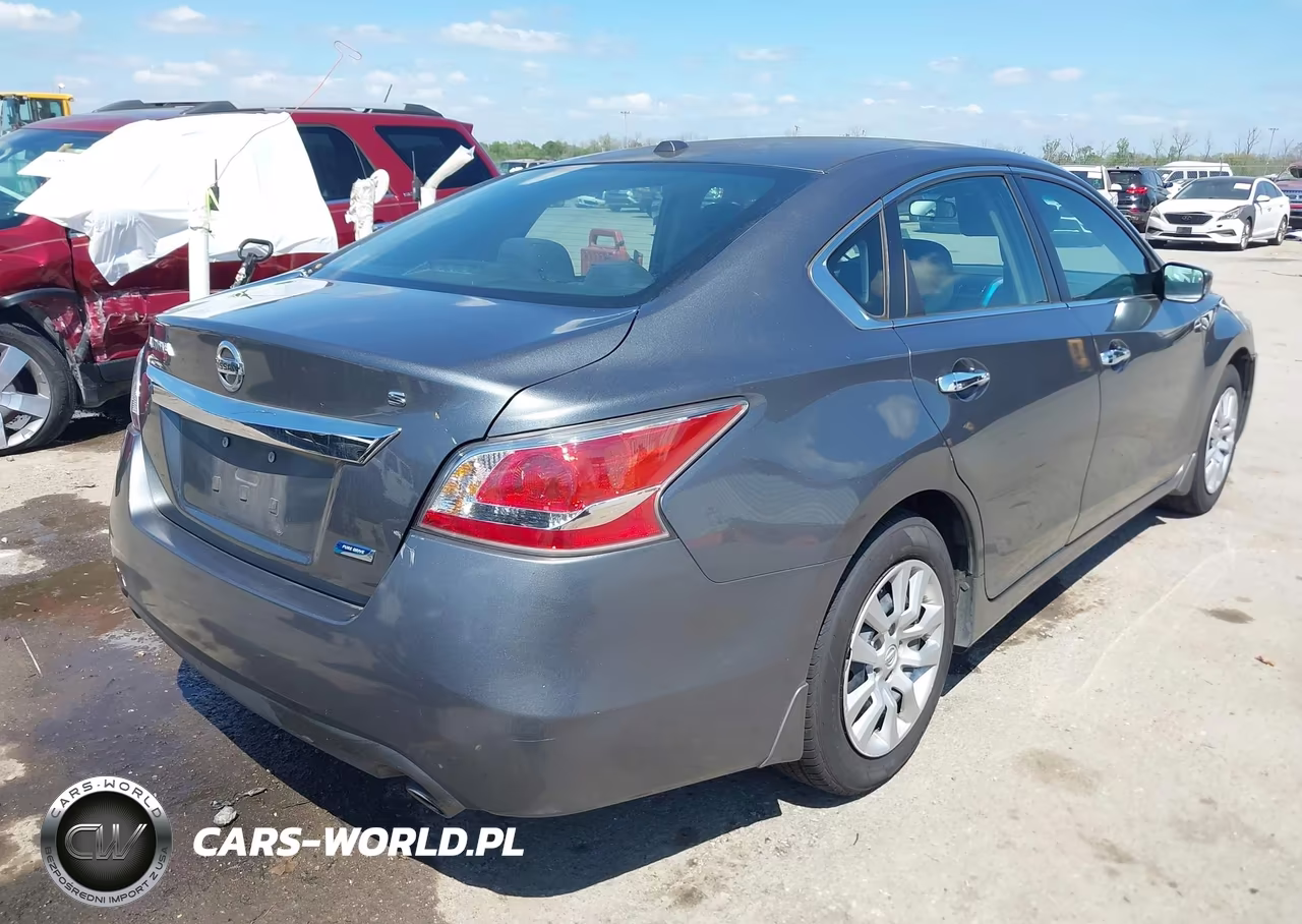 2014 Nissan Altima 2.5 S VIN:1N4AL3AP3EN377883 - 4