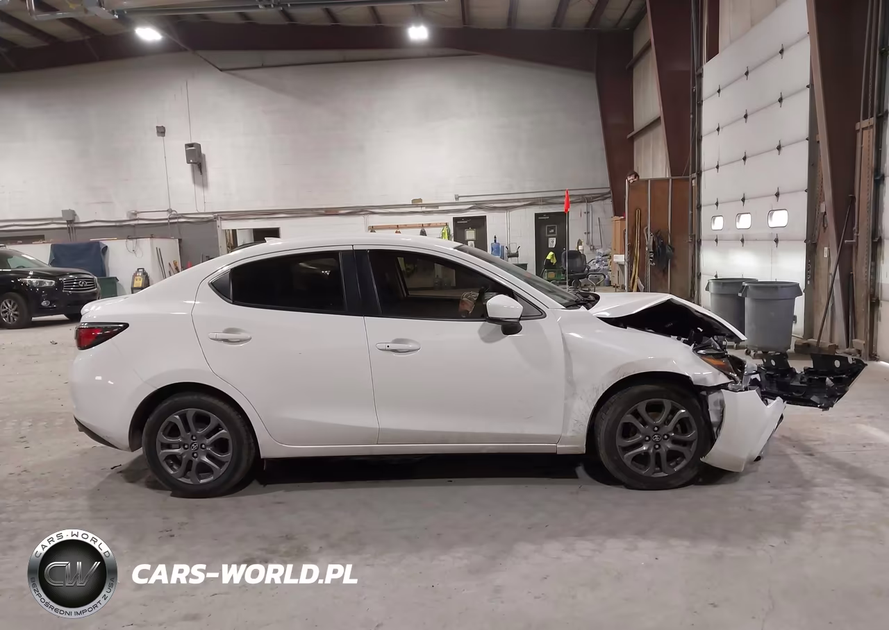 2020 Toyota Yaris Le VIN:3MYDLBYV3LY708565 - 14
