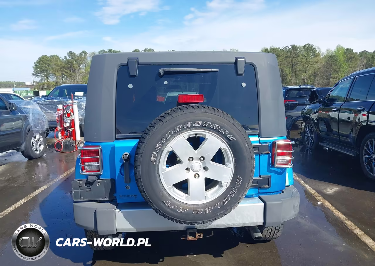 2010 Jeep Wrangler Unlimited Sahara VIN:1J4HA5H11AL166886 - 16
