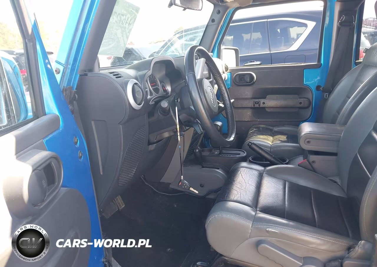 2010 Jeep Wrangler Unlimited Sahara VIN:1J4HA5H11AL166886 - 5