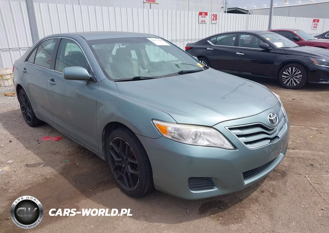 2010 Toyota Camry Le – zdjęcie 1 z 16