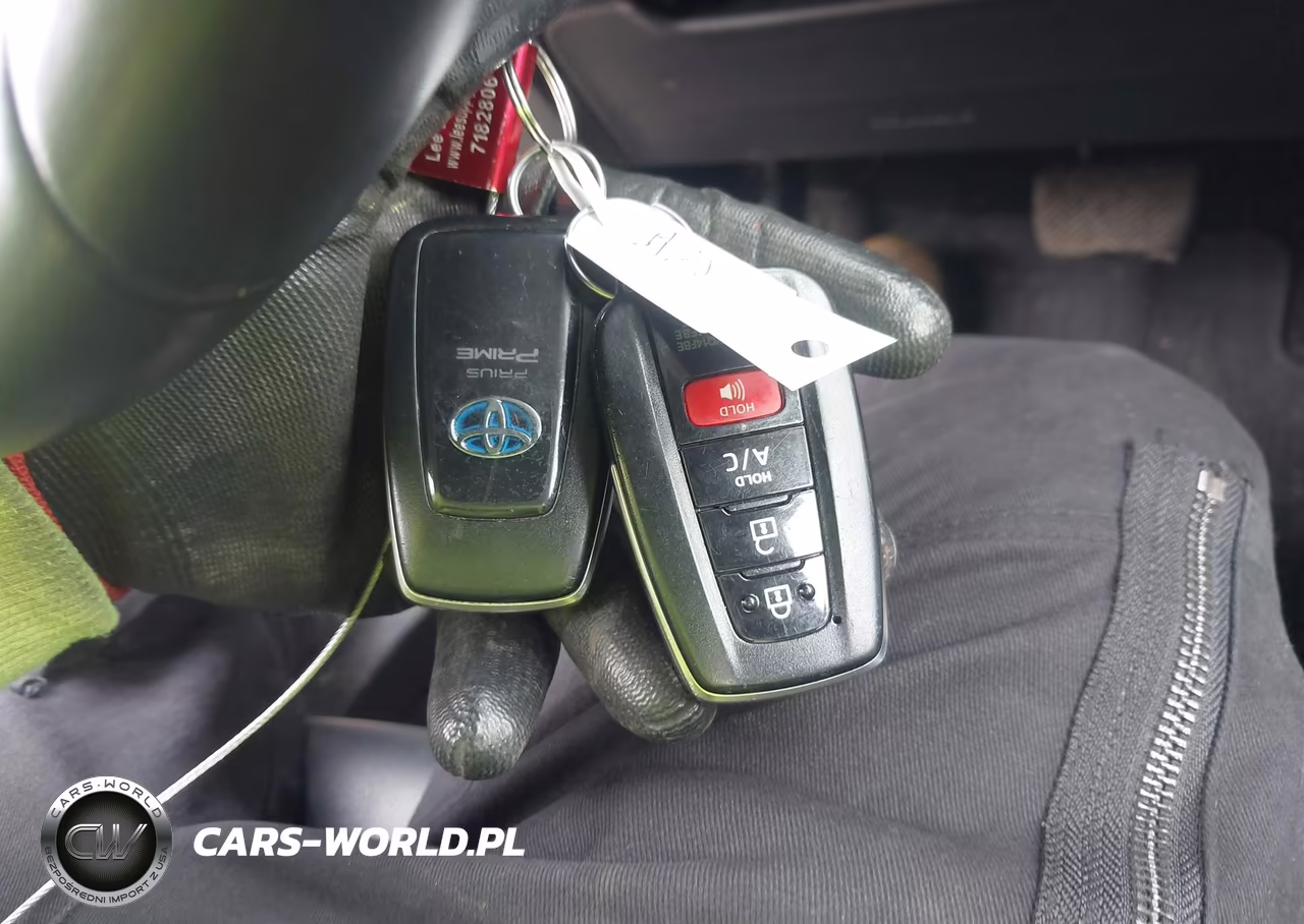 2018 Toyota Prius Prime Premium VIN:JTDKARFP9J3092692 - 11