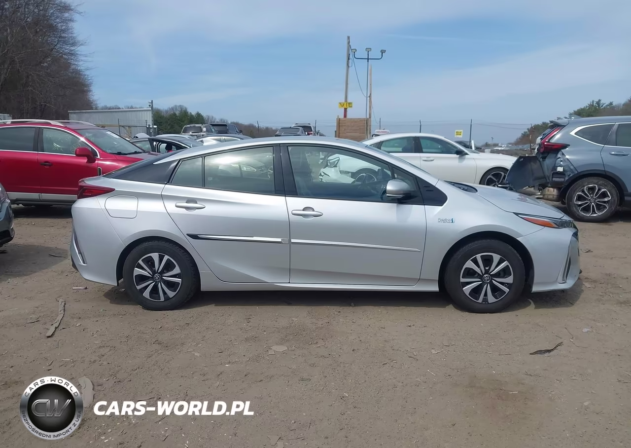 2018 Toyota Prius Prime Premium VIN:JTDKARFP9J3092692 - 13