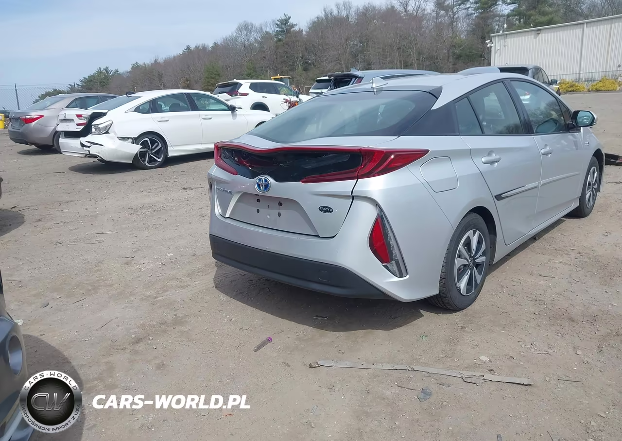 2018 Toyota Prius Prime Premium VIN:JTDKARFP9J3092692 - 4