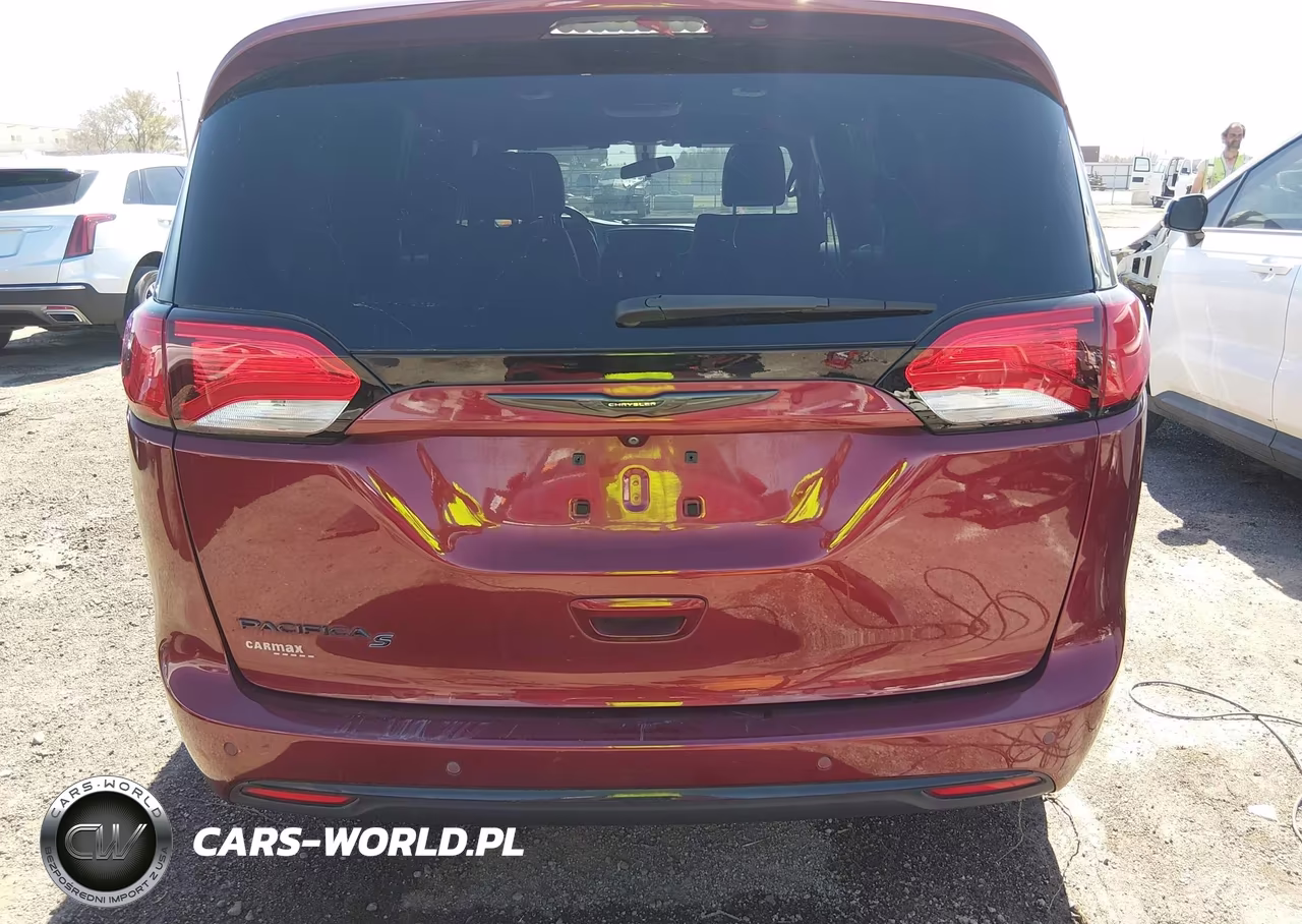 2018 Chrysler Pacifica Touring L VIN:2C4RC1BG5JR322316 - 16