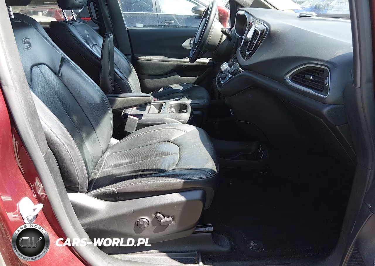 2018 Chrysler Pacifica Touring L VIN:2C4RC1BG5JR322316 - 5