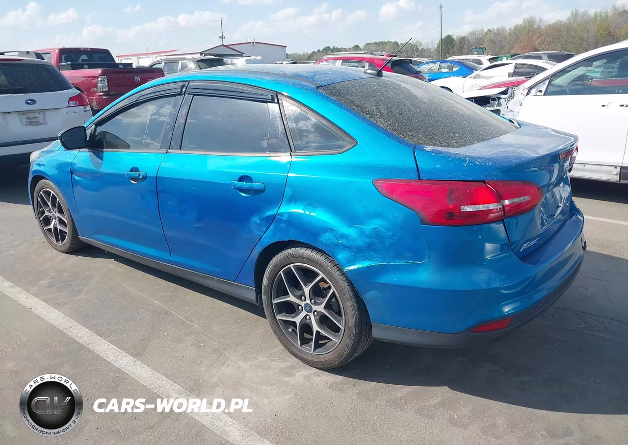 2017 Ford Focus Sel VIN:1FADP3H27HL220742 - 3