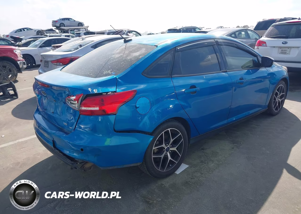 2017 Ford Focus Sel VIN:1FADP3H27HL220742 - 4
