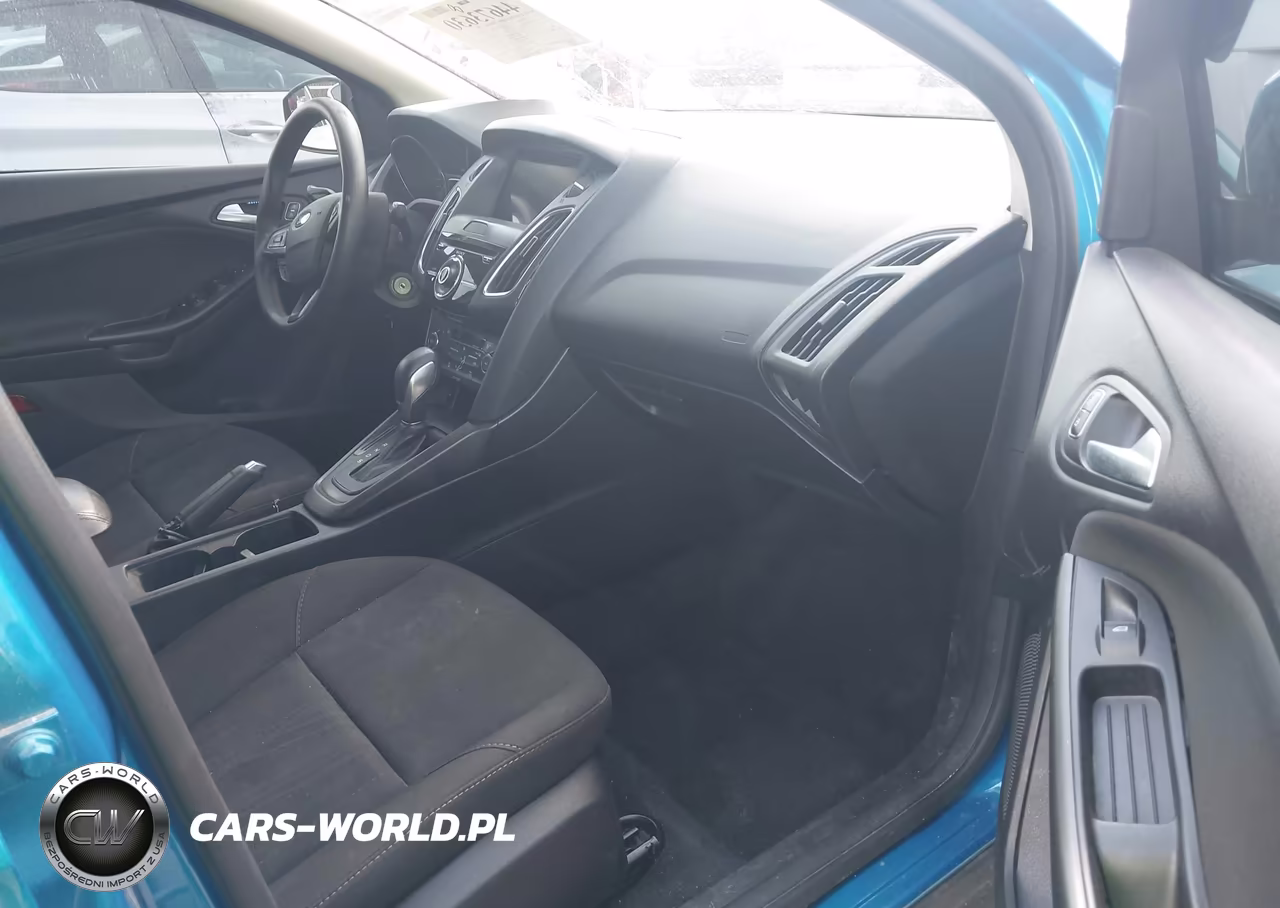 2017 Ford Focus Sel VIN:1FADP3H27HL220742 - 5