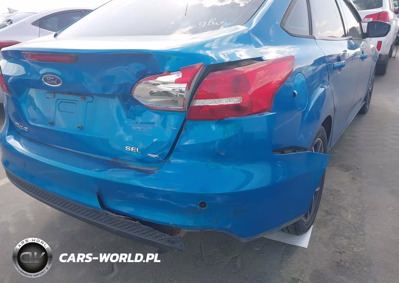 2017 Ford Focus Sel VIN:1FADP3H27HL220742 - 6