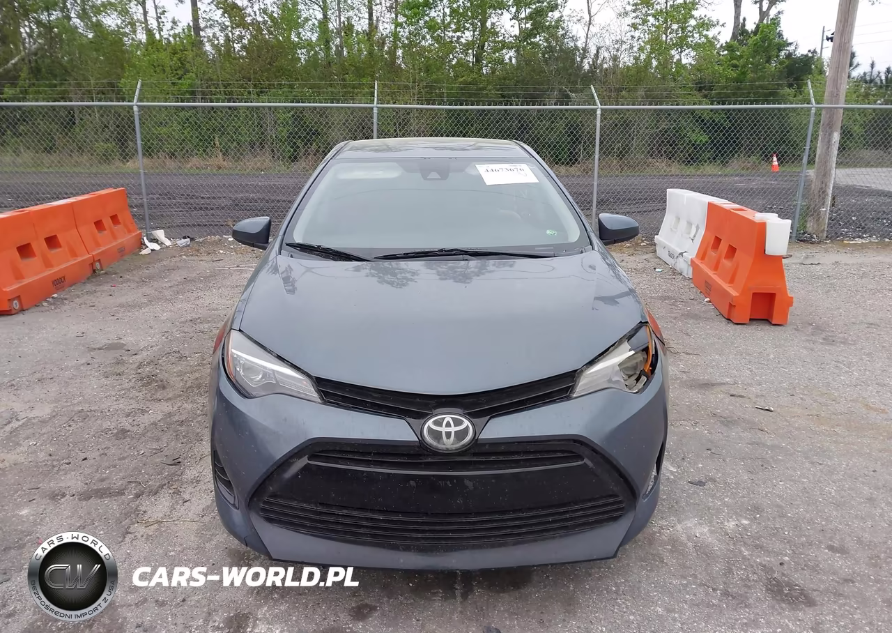 2018 Toyota Corolla Le VIN:2T1BURHE9JC017288 - 12