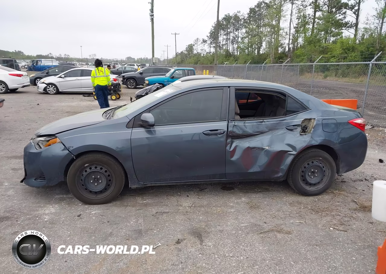 2018 Toyota Corolla Le VIN:2T1BURHE9JC017288 - 14