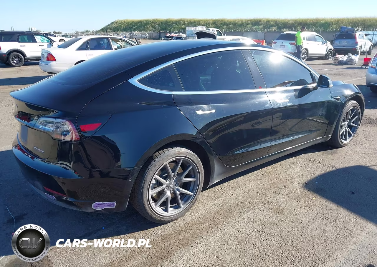 2018 Tesla Model 3 Long Range-Performance VIN:5YJ3E1EBXJF103198 - 4