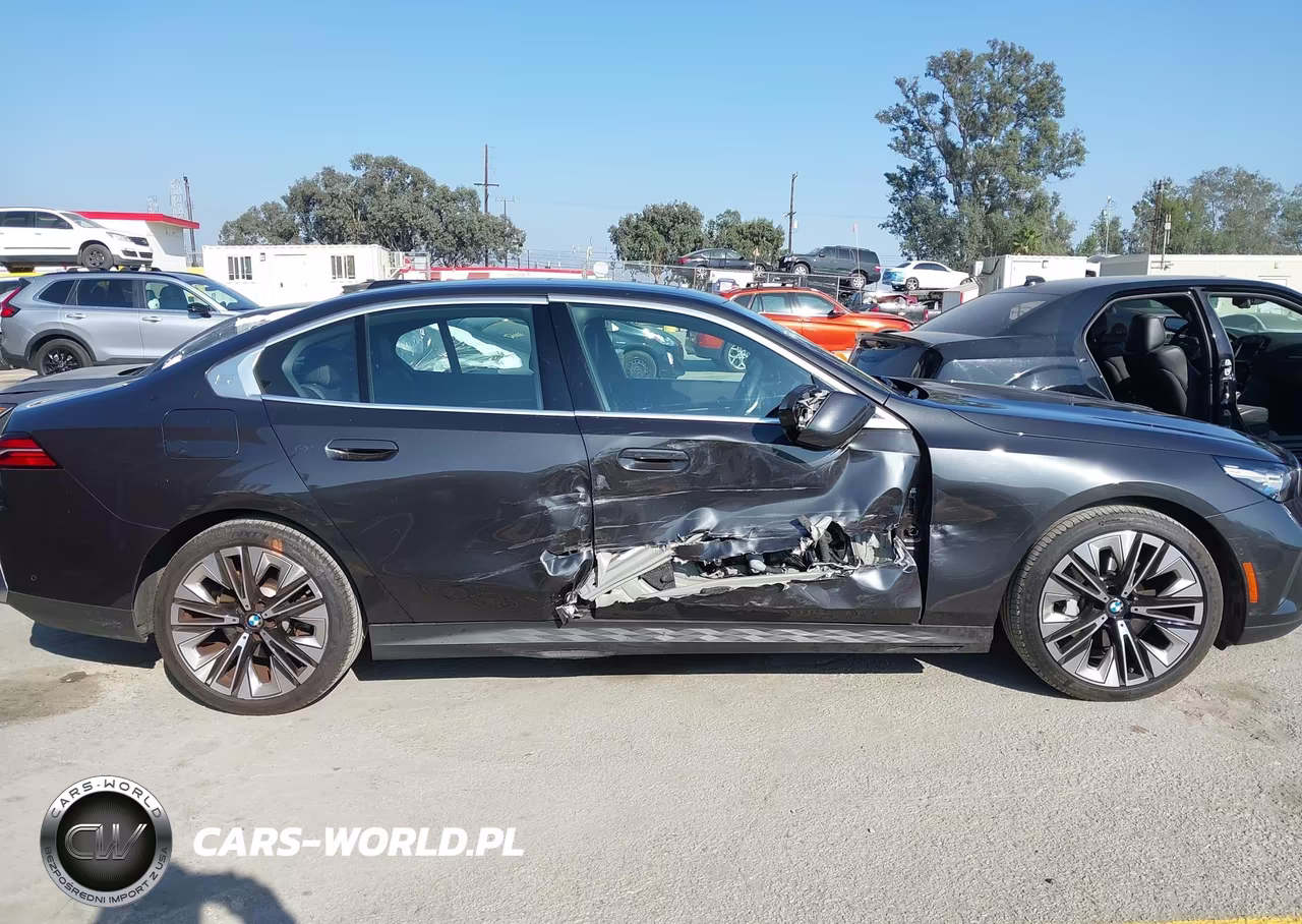 2024 BMW 530I VIN:WBA43FJ0XRCR87855 - 13
