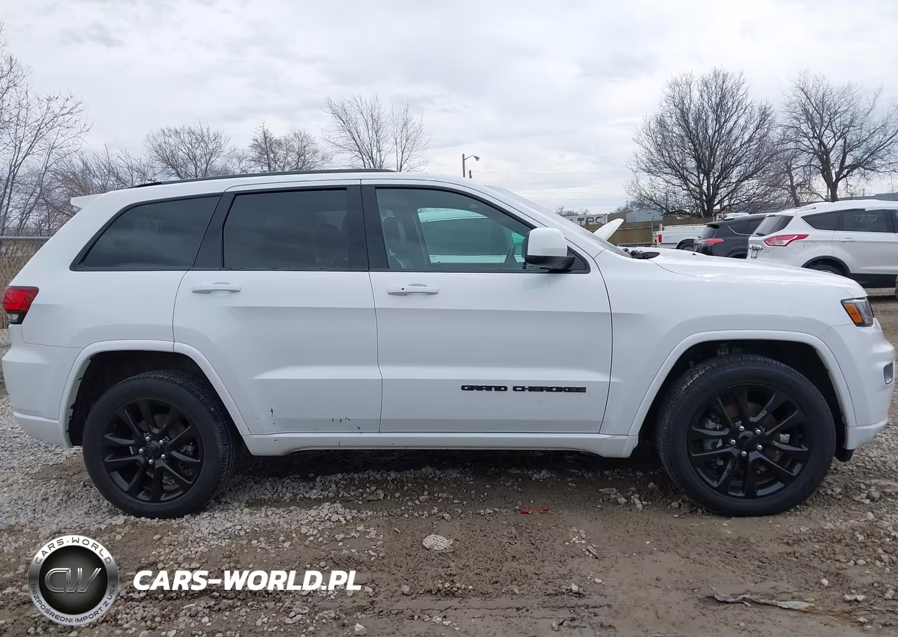 2020 Jeep Grand Cherokee Altitude 4X4 VIN:1C4RJFAG8LC331334 - 13