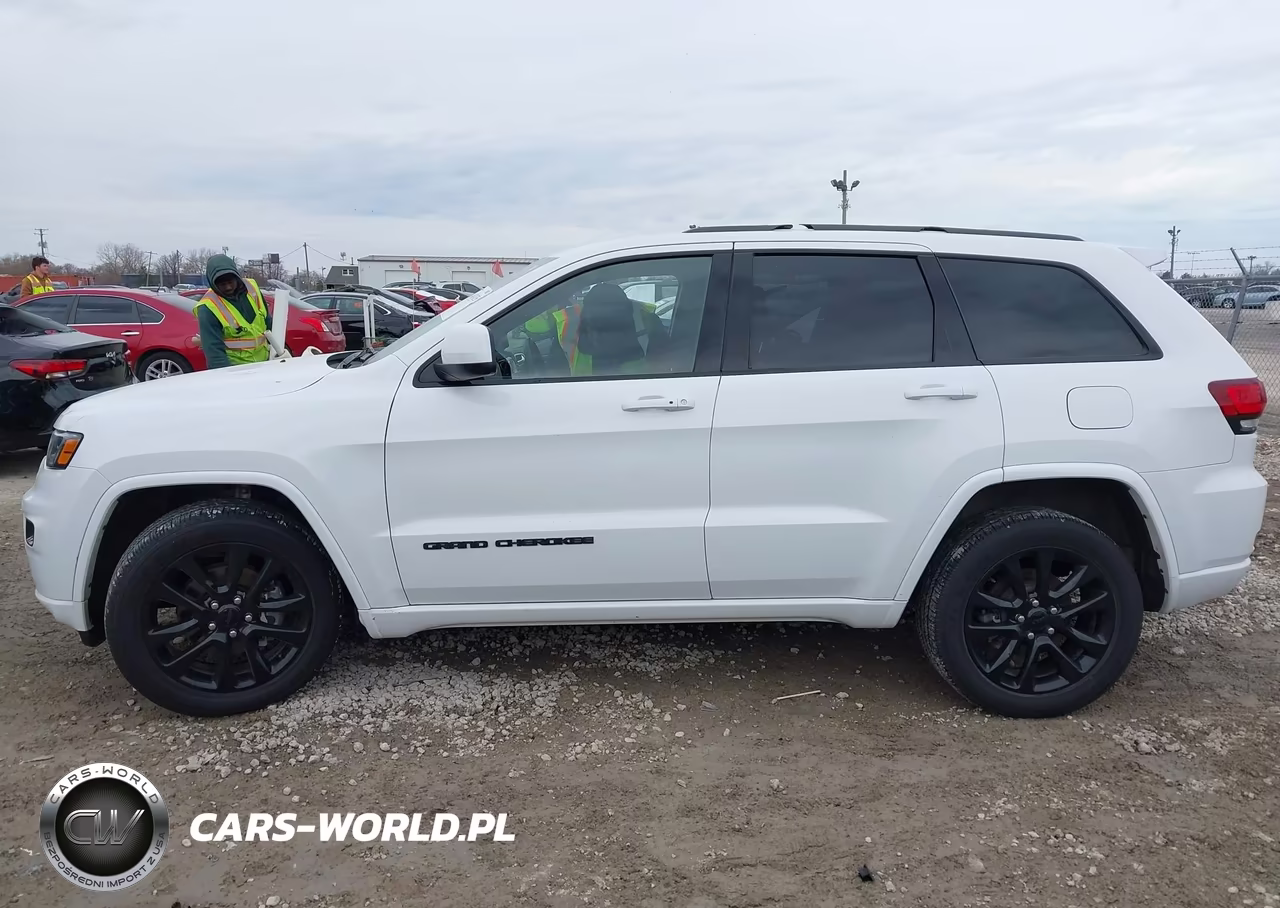 2020 Jeep Grand Cherokee Altitude 4X4 VIN:1C4RJFAG8LC331334 - 14