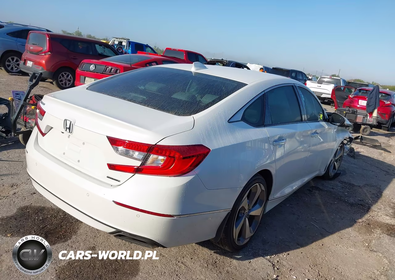 2018 Honda Accord Touring VIN:1HGCV1F95JA108542 - 4