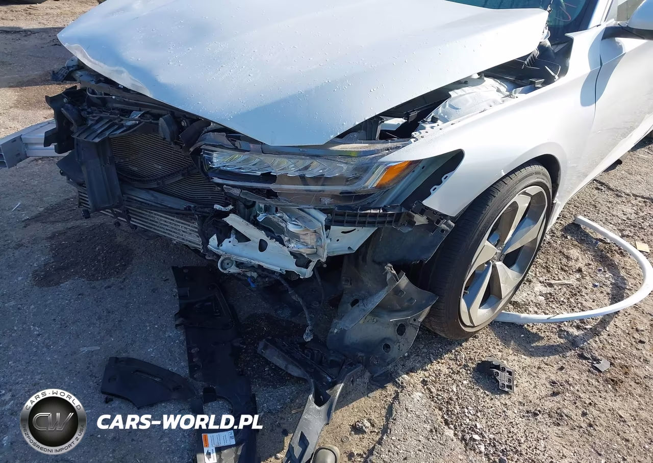2018 Honda Accord Touring VIN:1HGCV1F95JA108542 - 6