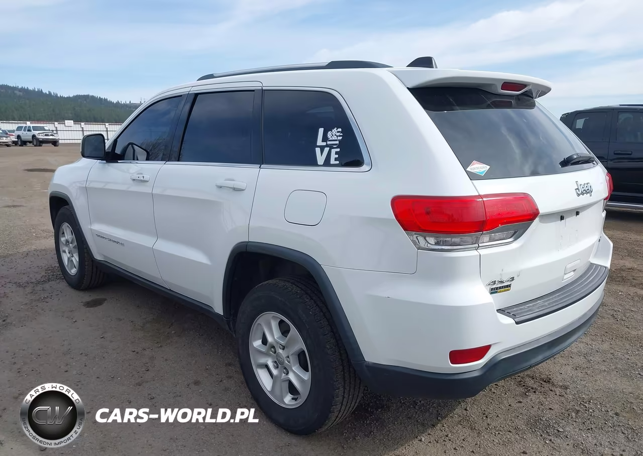 2015 Jeep Grand Cherokee Laredo VIN:1C4RJFAG1FC886226 - 3
