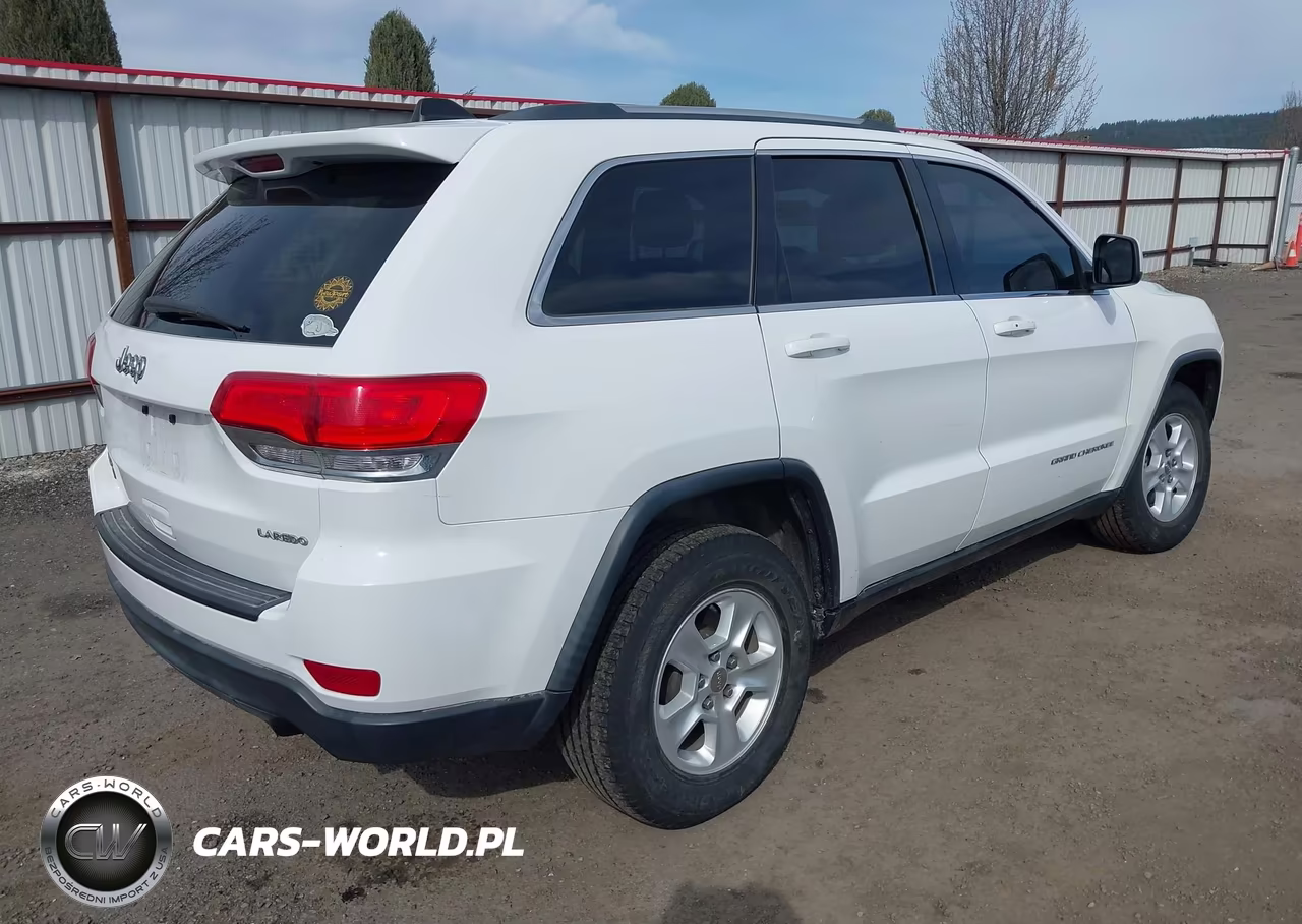 2015 Jeep Grand Cherokee Laredo VIN:1C4RJFAG1FC886226 - 4