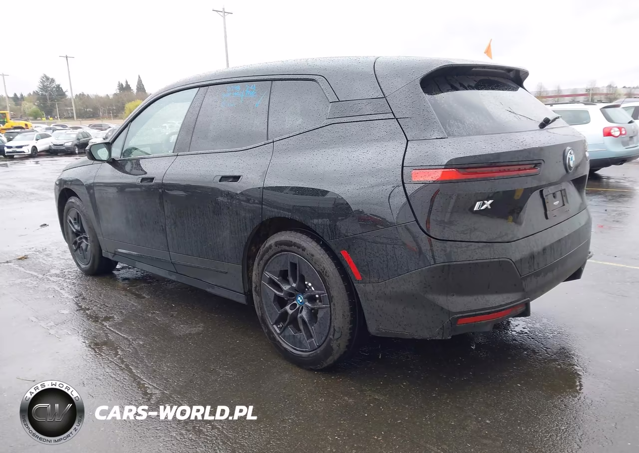 2023 BMW Ix xDrive50 VIN:WB523CF09PCM92363 - 3